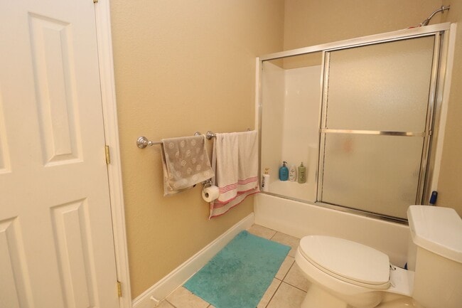 Building Photo - 4BR/2.5BA Urban Charm Meets Creative Energ...