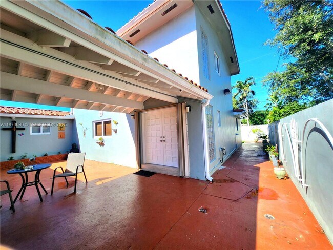 Building Photo - 3620 SW 106th Ave