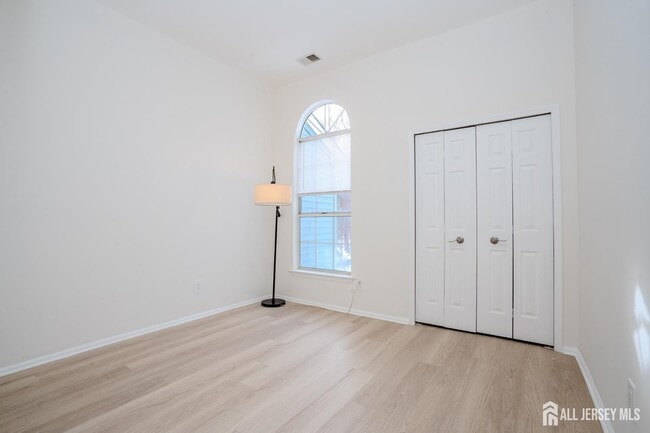 Building Photo - 32 Tanglewood Ct