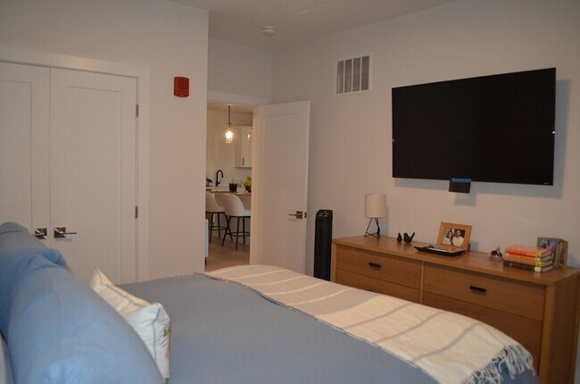 Building Photo - 62 Foundry St