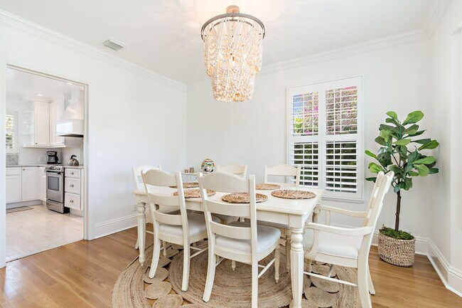 Building Photo - 210 Monceaux Rd