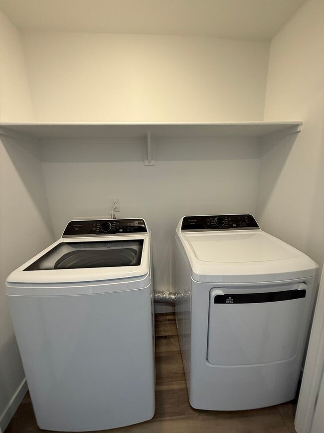 Building Photo - First Full Months Rent Free!-Beautiful 4 b...