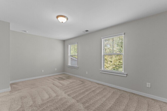 Building Photo - Gorgeous Townhome in N. Raleigh, Top Amenities & Finishes, Community Pool, Pet Friendly!