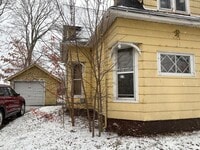 Building Photo - SPACIOUS 4 BEDROOM HOME READY TO WELCOME YOU