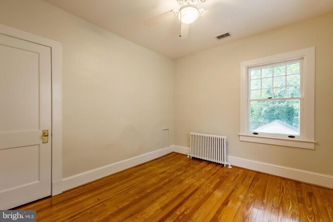 Building Photo - 3236 McKinley St NW