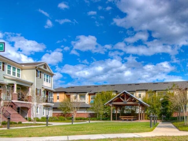 Building Photo - Gorgeous 3 bedroom, 2½ bath, 2 STORY townhome