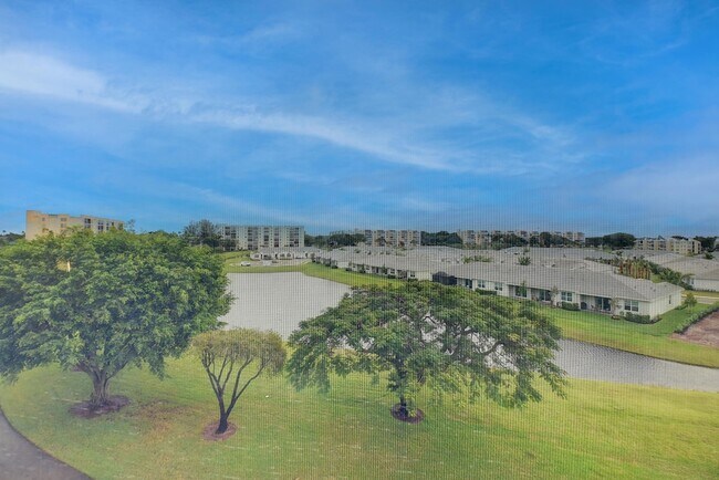 Building Photo - 7076 Huntington Ln