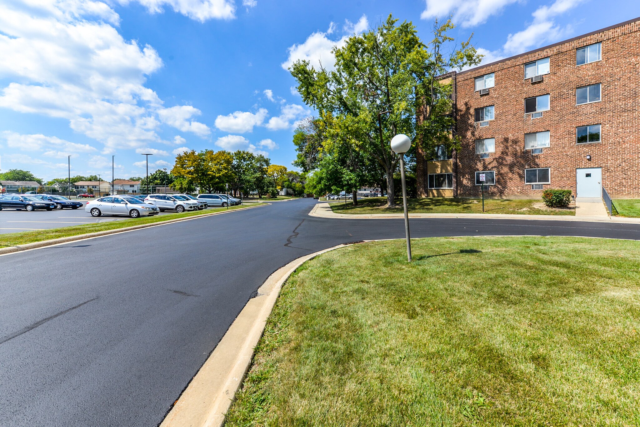 Building Photo - 1475 Rebecca Dr