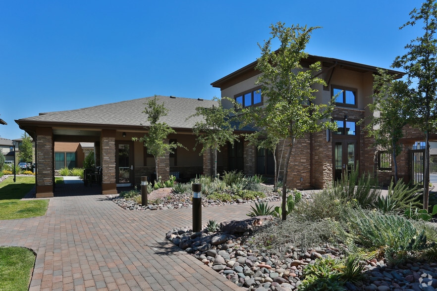 Building Photo - Avalon West