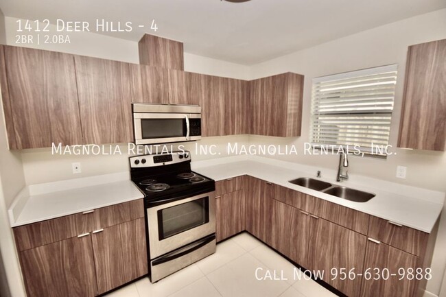 Building Photo - 1412 Deer Hls