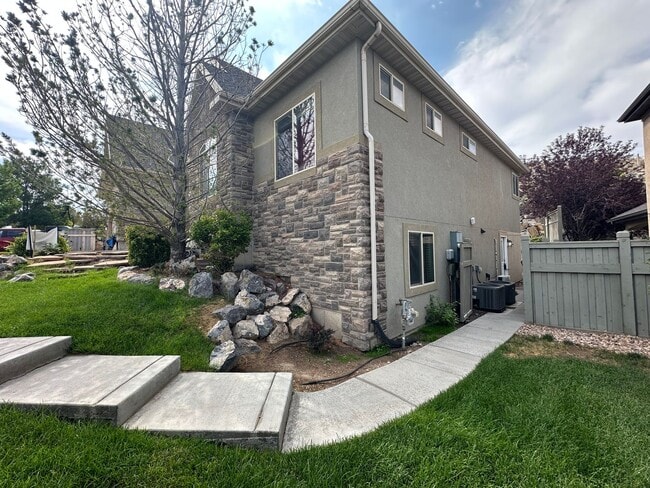 Building Photo - 4000 Mount Airey Dr