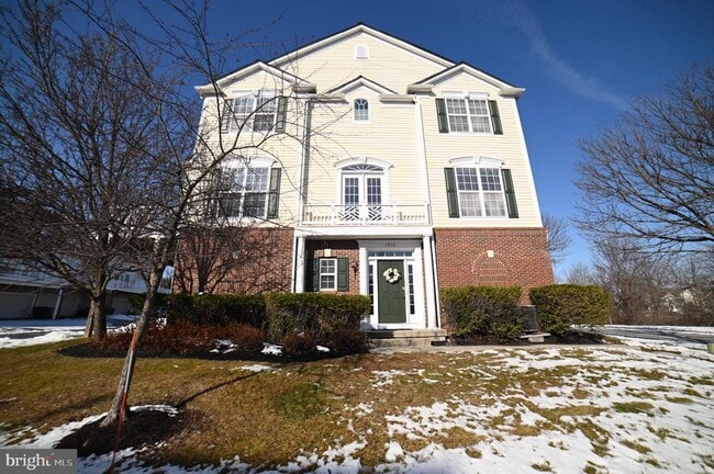 Building Photo - 1910 Cavalier Ln