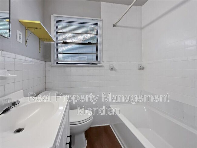 Building Photo - 4929 Donnelly Ave