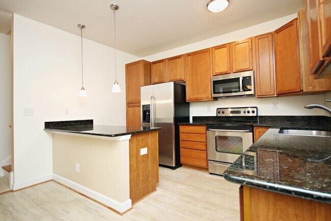 Building Photo - Move-in Ready + Dog Friendly End-Unit Crozet Home