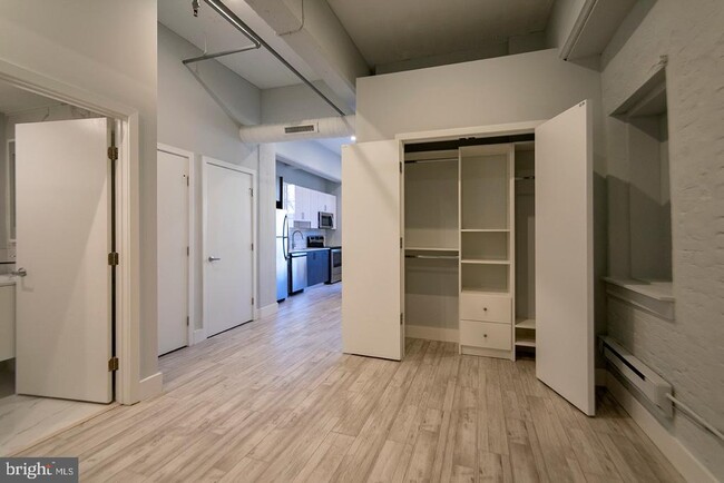 Building Photo - 412 S 13th St