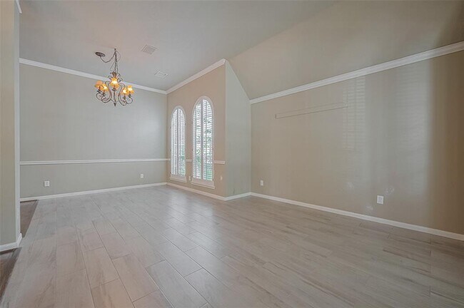 Building Photo - 8814 Fairbloom Ln