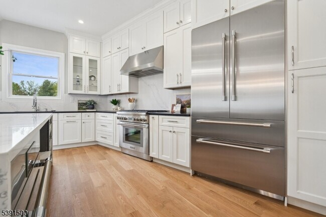 Building Photo - 15 Lake Rd