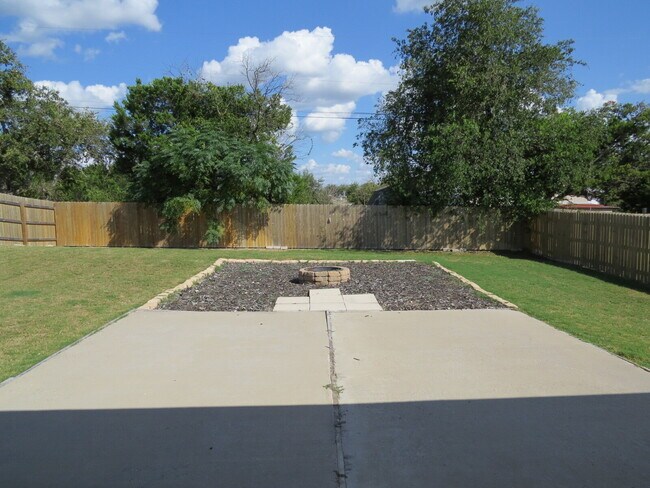 Building Photo - 4902 Karen Grn Dr