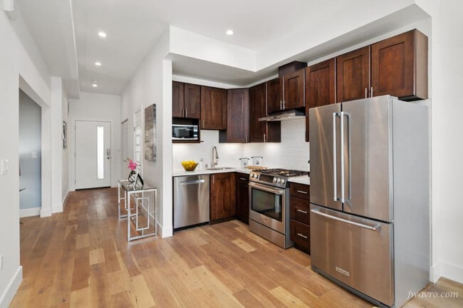 Building Photo - 327 Arlington St