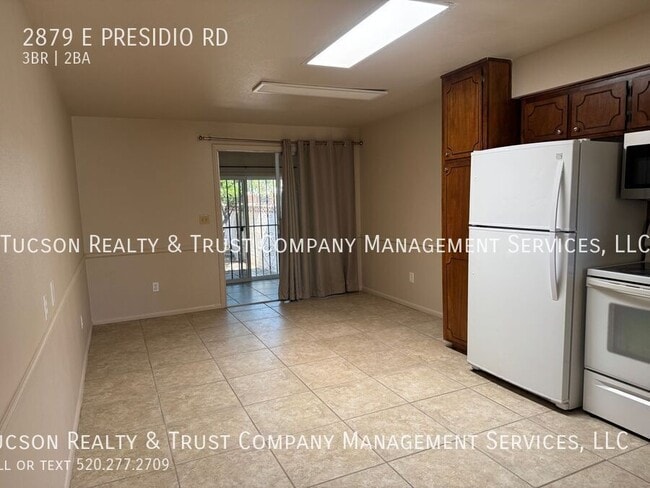 Building Photo - 2879 E Presidio Rd