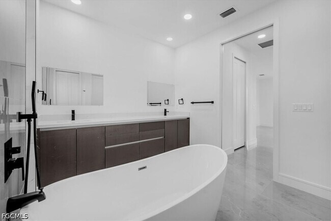 Building Photo - 3812 NW 38th St