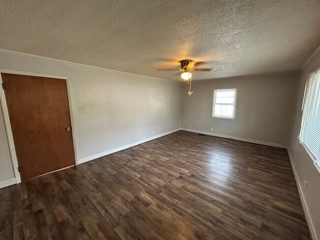 Building Photo - 306 Walnut St