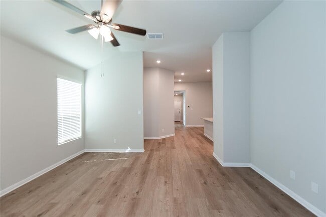 Building Photo - 403 Cross Barn Blvd