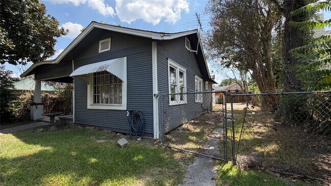 Building Photo - 4017 Baden St