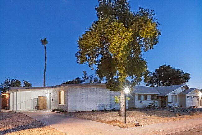 Building Photo - 1249 E Bishop Dr