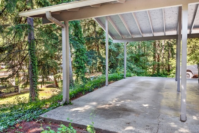 Building Photo - 8215 Luzader Ln SW