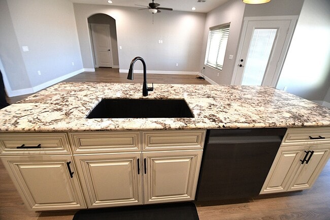 Building Photo - 21144 LEAVITT Ln