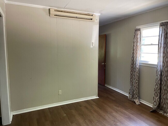 Building Photo - 1380