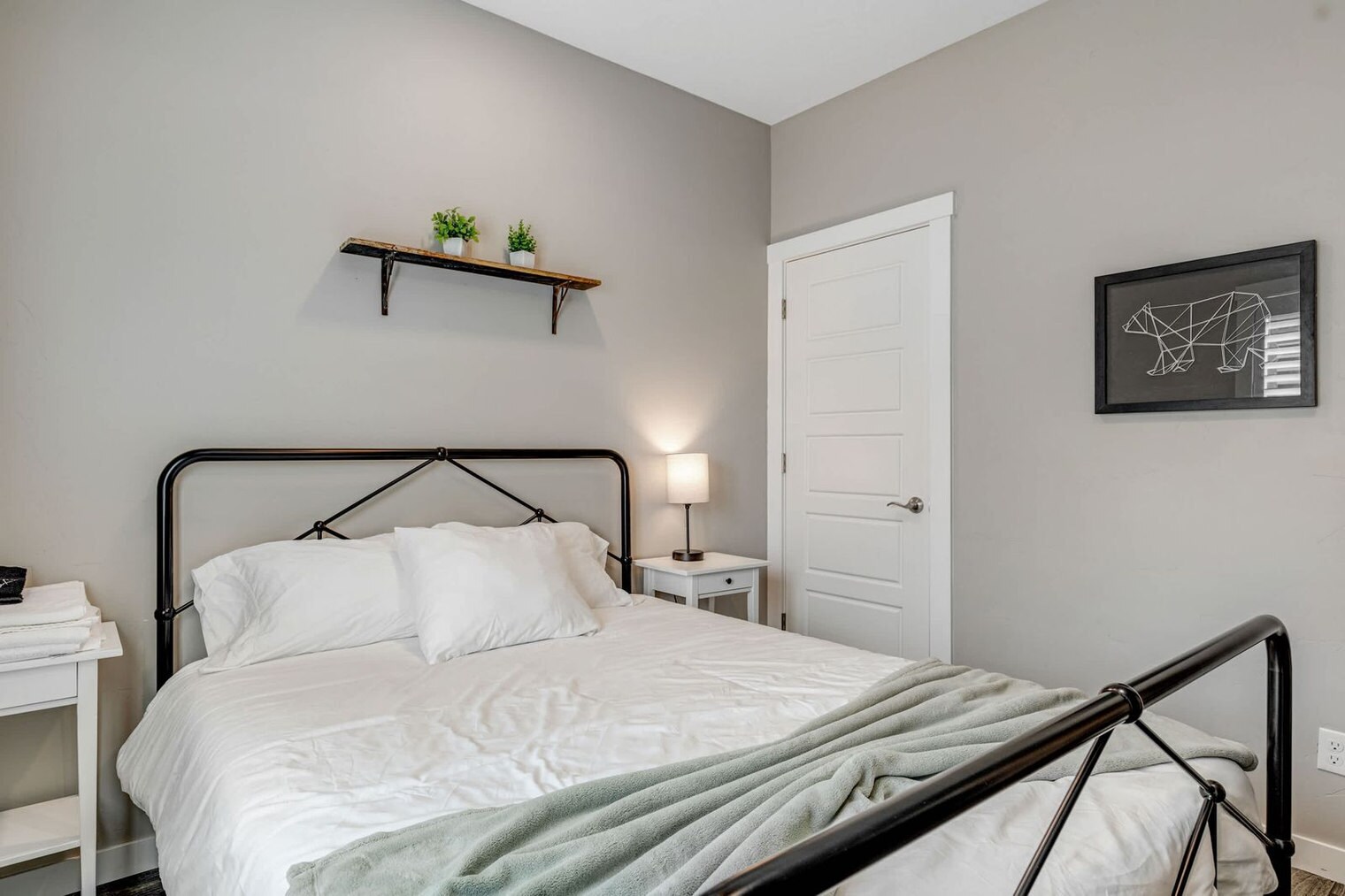 Building Photo - 1800 W Idaho St