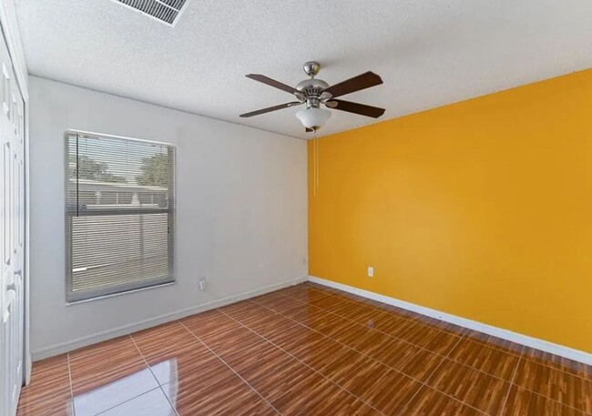 Building Photo - Beautiful 3 Bed and 2 Bath POOL HOME in Ki...