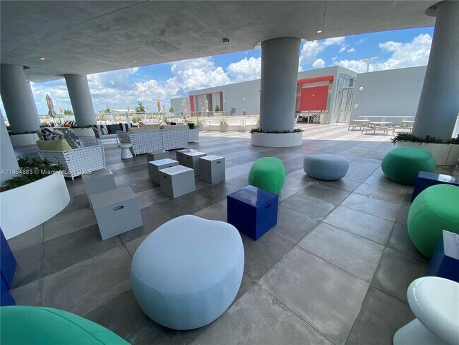 Building Photo - 2000 Metropica Wy