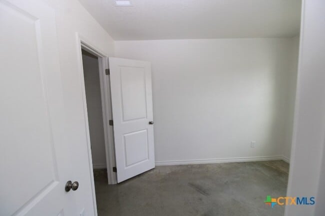 Building Photo - 514 Lost Trl