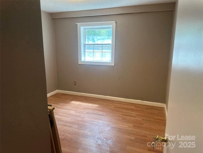 Building Photo - 1122 Autumnwood Ln