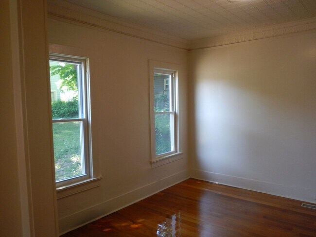 Building Photo - 558 Columbus Ave