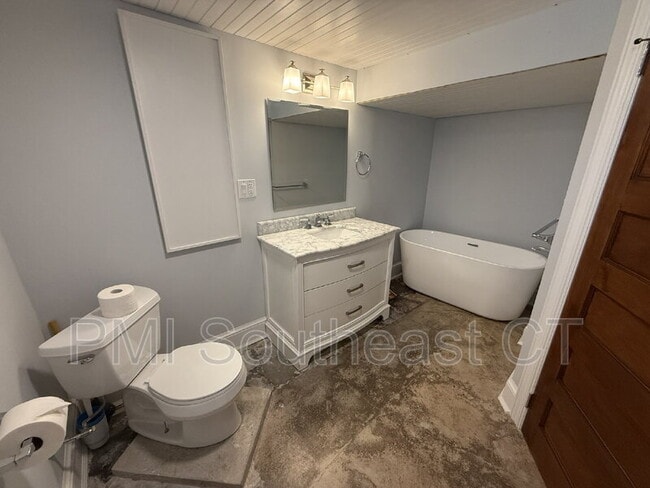 Building Photo - 86 School St