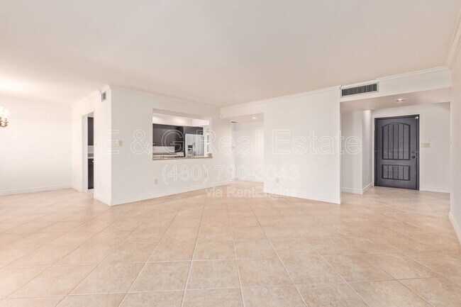 Building Photo - 6282 E Pinchot Ave