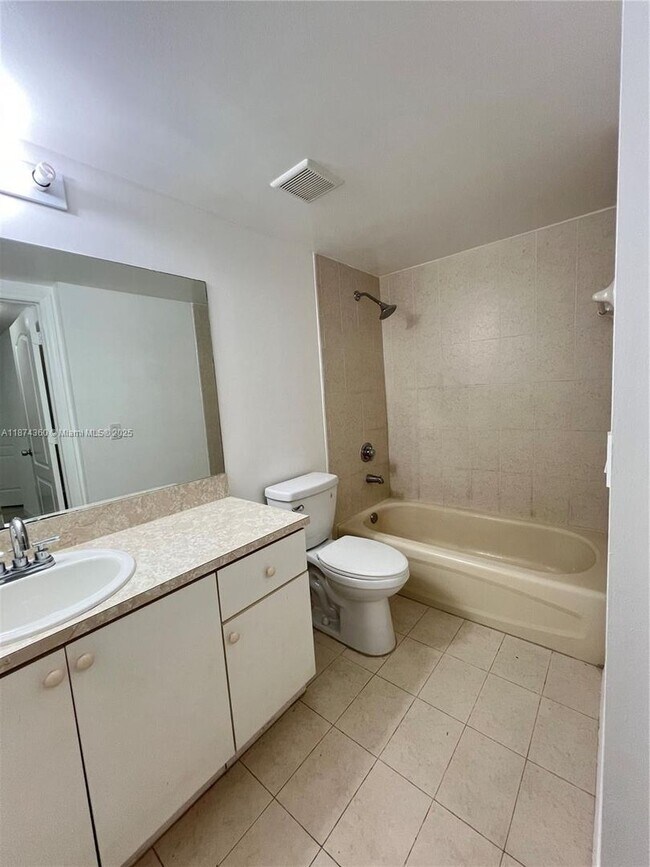 Building Photo - 9300 Fontainebleau Blvd