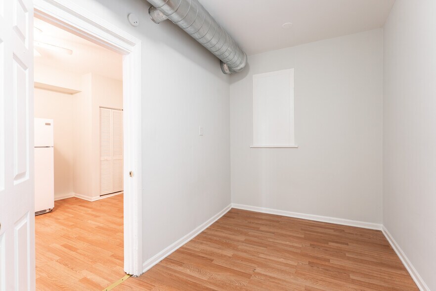 Building Photo - 2026 N Kedvale Ave