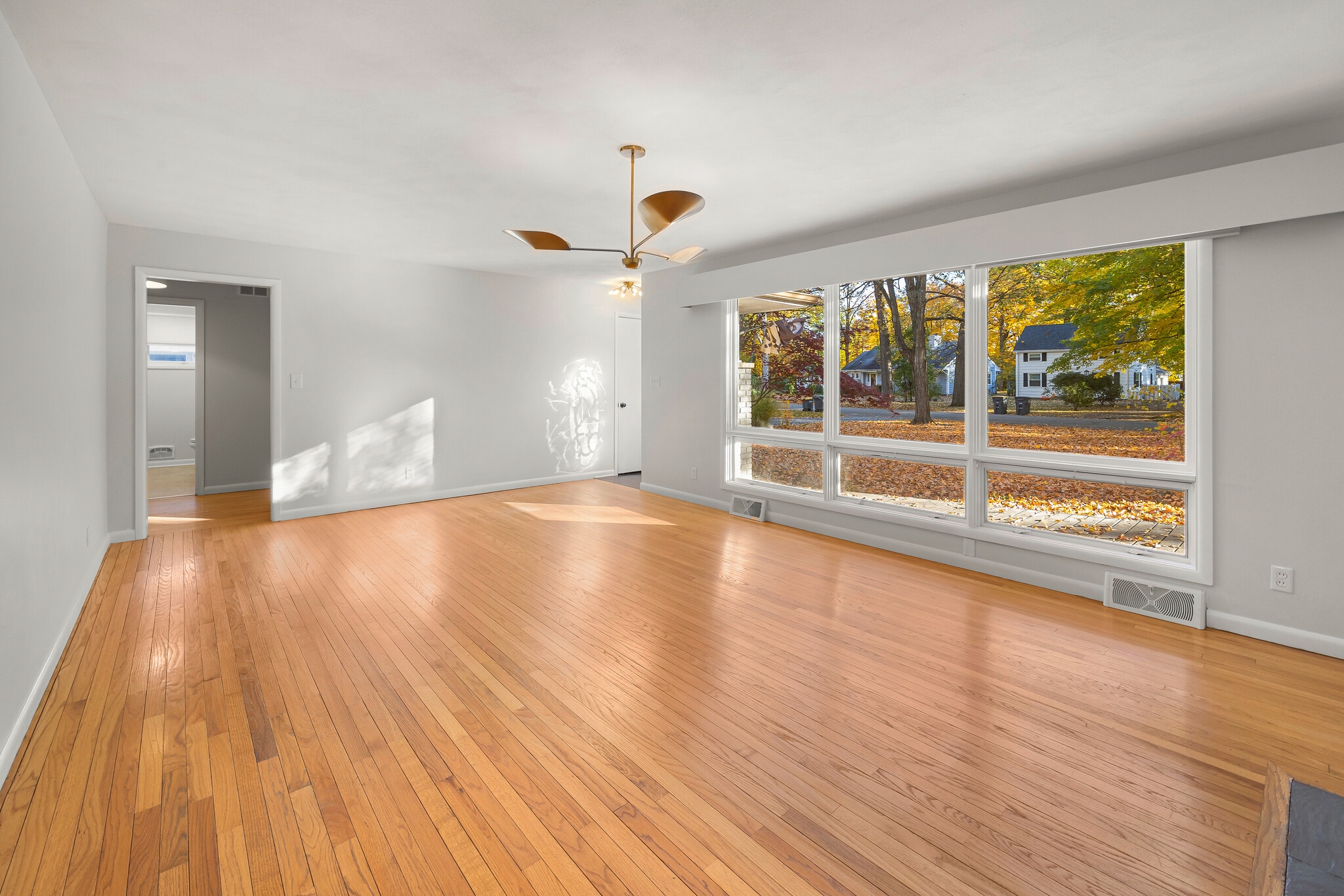 Building Photo - 1527 Summit Dr