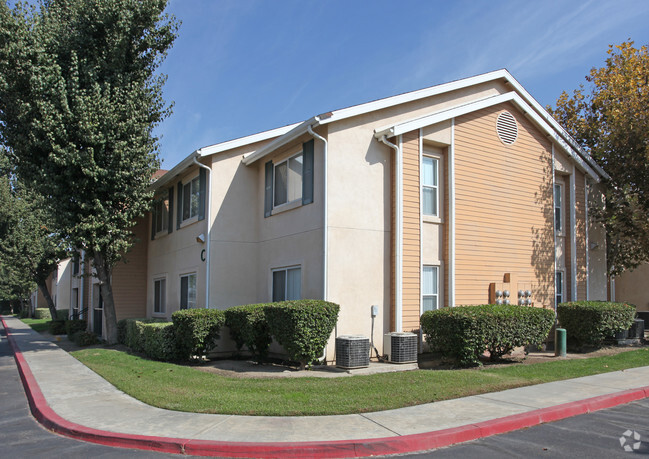 Building Photo - Country Manor Apartments