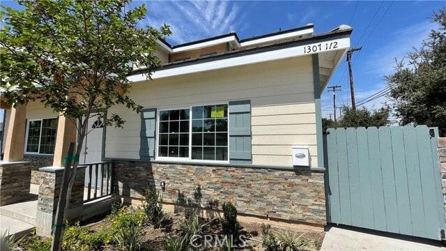Building Photo - 1307 W 9th St