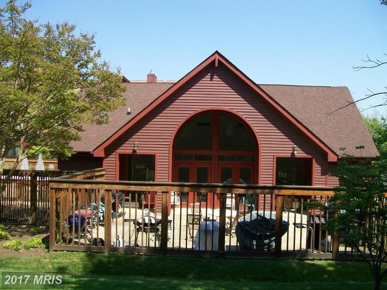 Clubhouse - 2807 Lee Oaks Ct