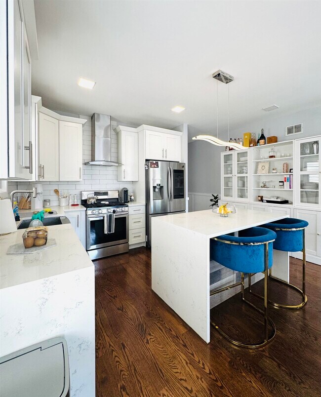 Building Photo - 114 Bleecker St