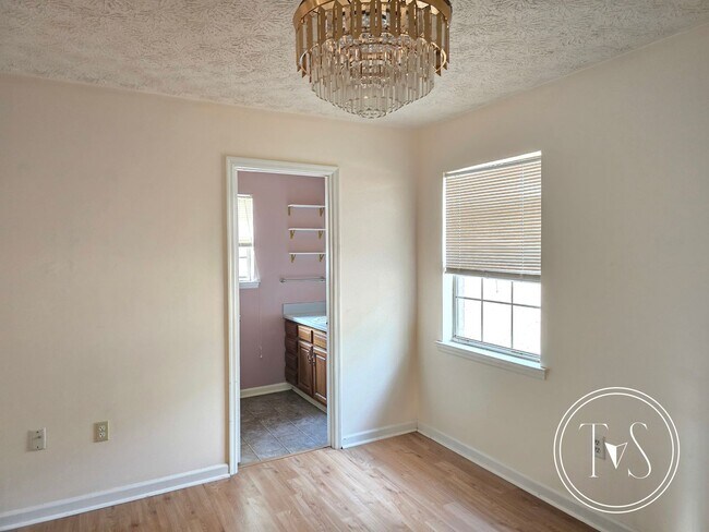 Building Photo - 613 Ryan Ln