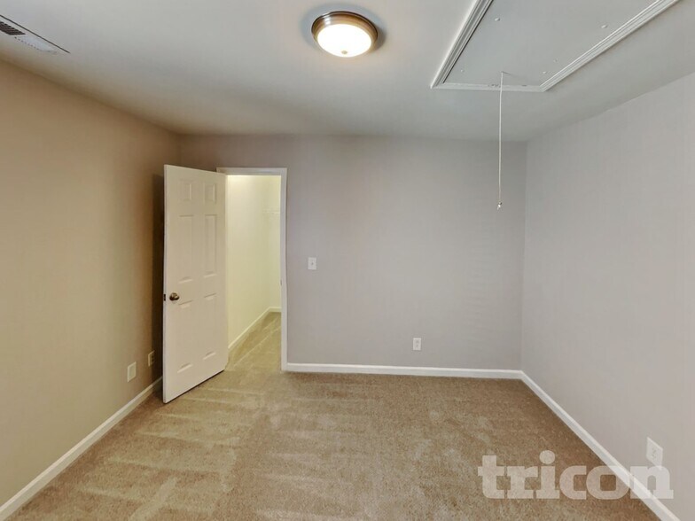 Building Photo - 693 Winners Point