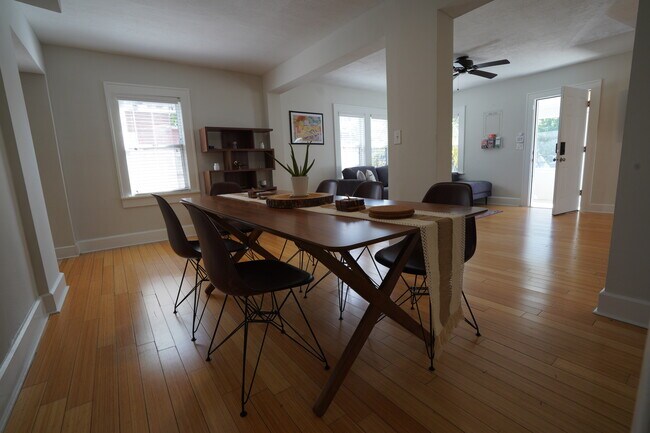 Building Photo - 1007 12th Ave N